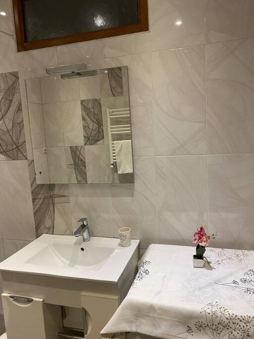 Nice Apartment Ponichala Ngoại thất bức ảnh